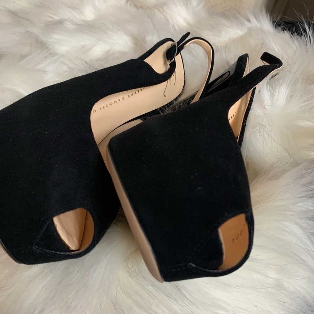 Brand new Giuseppe slingback pump size 39.